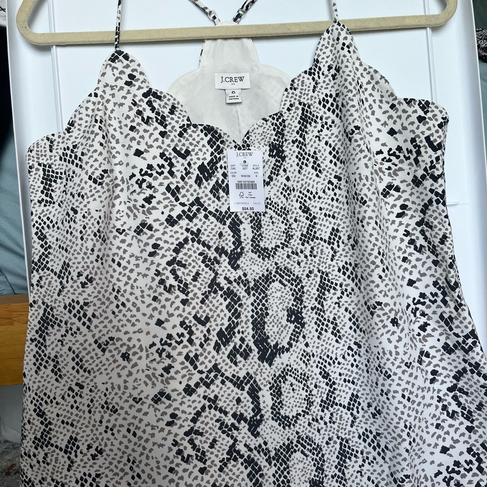 Scalloped Crepe Cami - Picture 3 of 4
